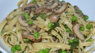 Pasta vegetariana con hongos y albahacas [upl. by Aleacim]