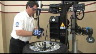 Hofmann® monty Universal 2 LeverLess Tire Changer [upl. by Eipper671]